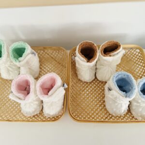 Pantoufles à velcro - Minky bulles ivoire intérieur en sherpa vert – Image 3