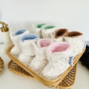 Pantoufles à velcro - Minky bulles ivoire intérieur en sherpa vert – Image 2