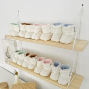 Pantoufles à velcro - Minky sans relief ivoire intérieur en sherpa bleu – Image 4