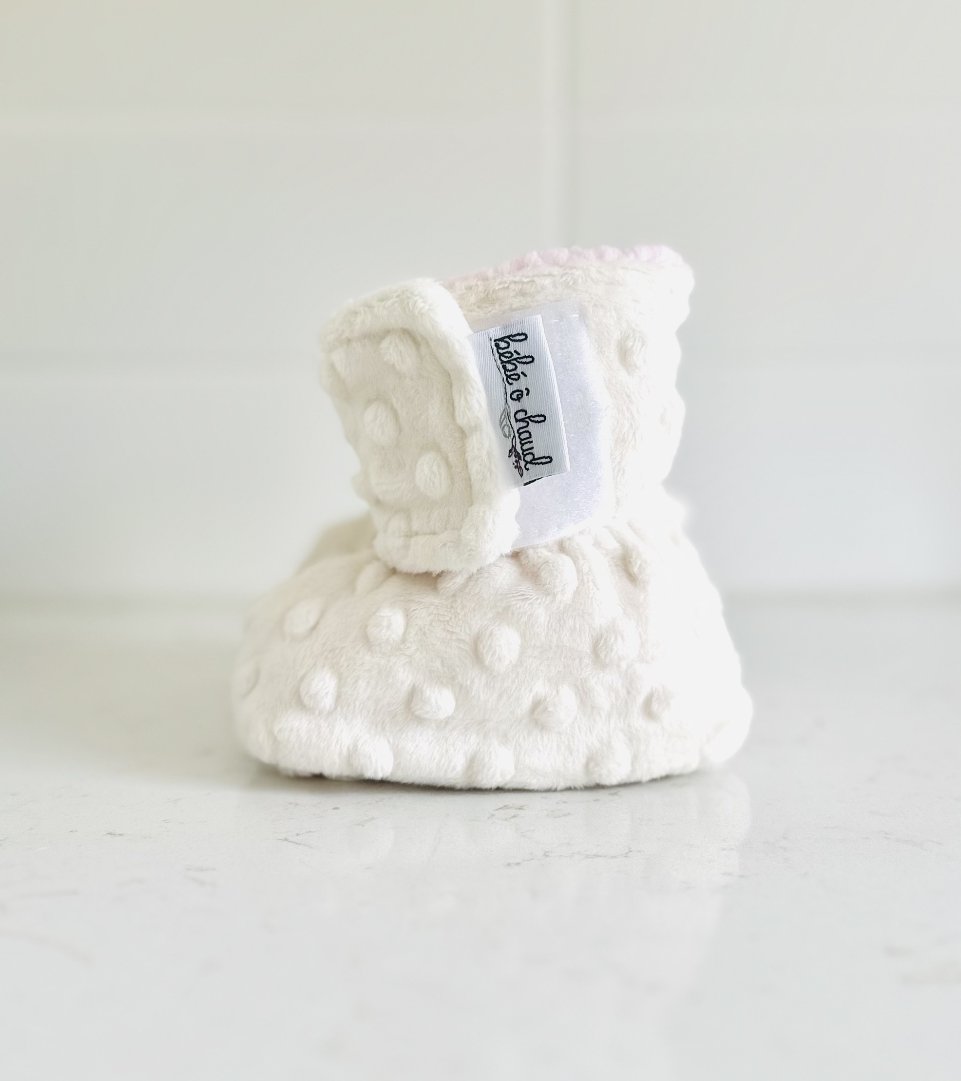 Pantoufles à velcro - Minky bulles ivoire intérieur en sherpa rose – Image 2