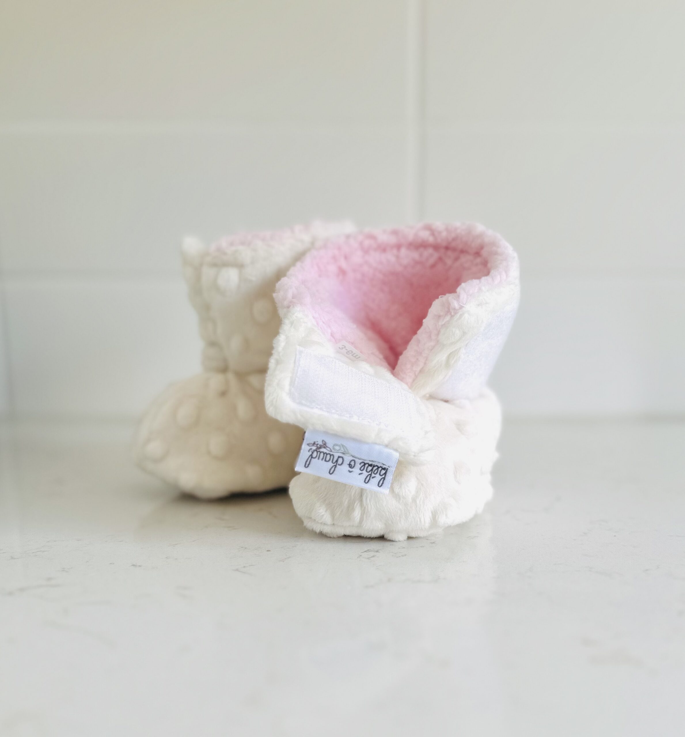 Pantoufles à velcro - Minky bulles ivoire intérieur en sherpa rose