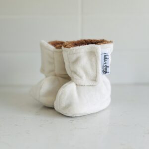 Pantoufles à velcro - Minky sans relief ivoire intérieur en sherpa caramel – Image 3