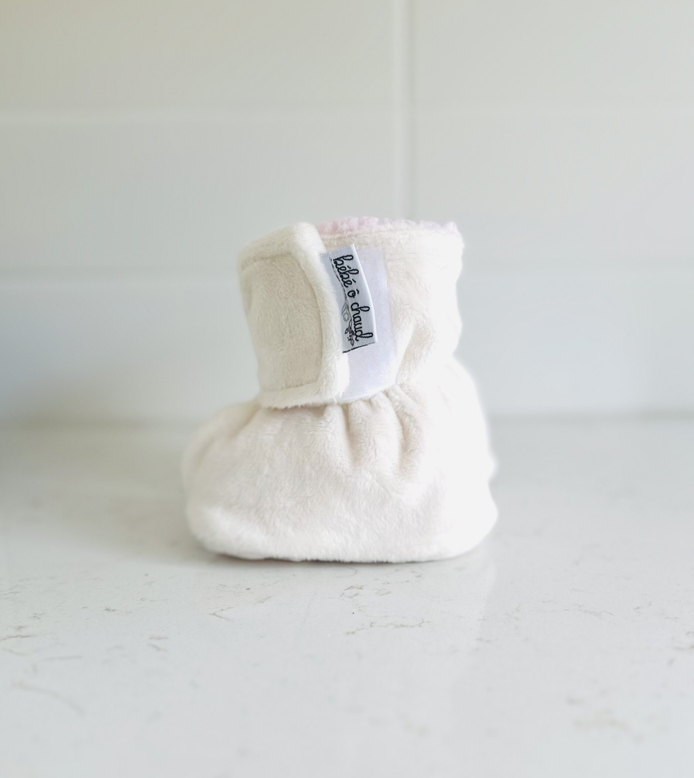 Pantoufles à velcro - Minky sans relief ivoire intérieur en sherpa rose – Image 2