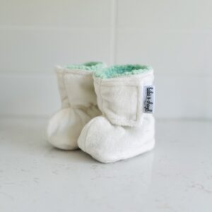 Pantoufles à velcro - Minky sans relief ivoire intérieur en sherpa vert – Image 3