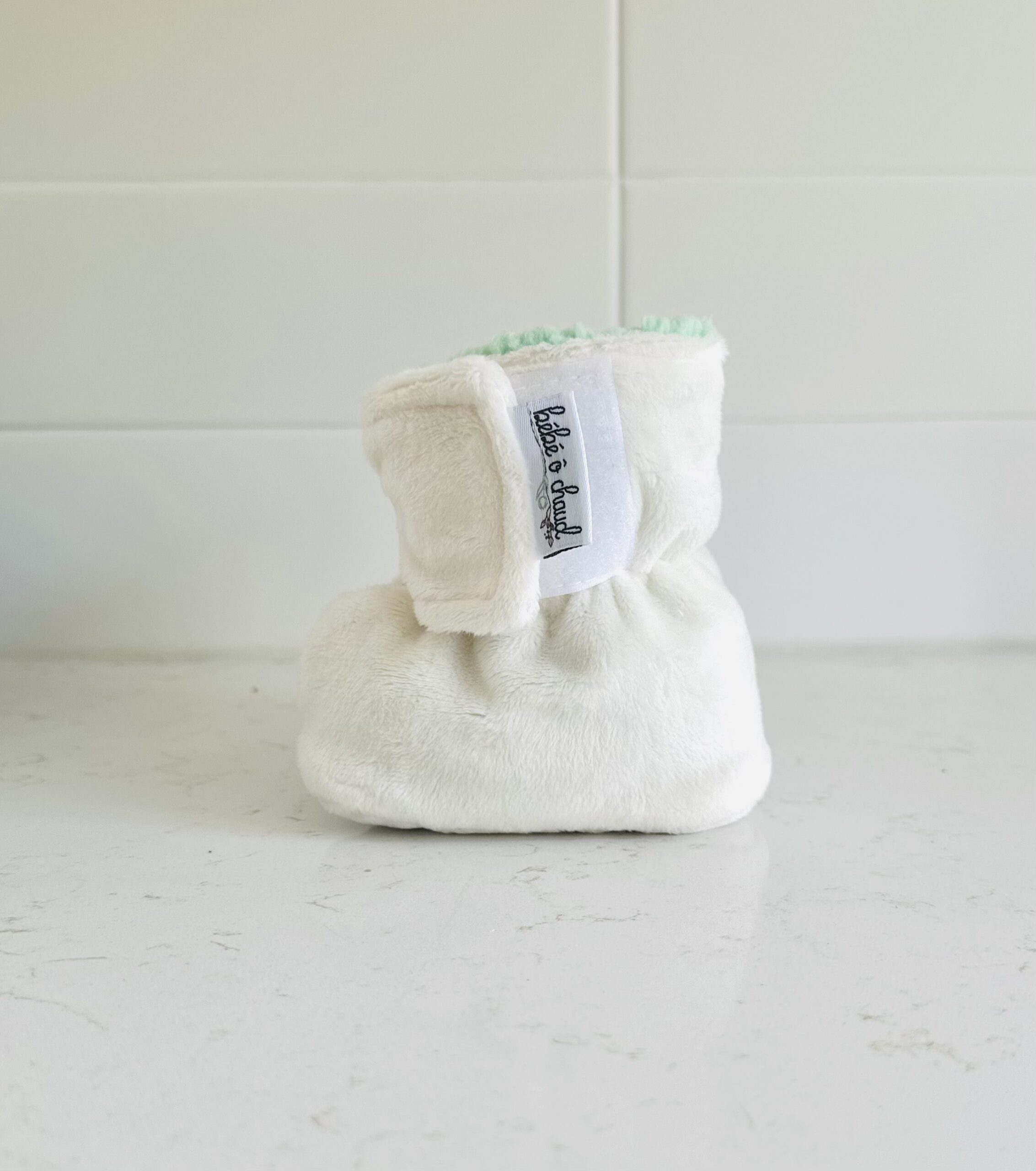 Pantoufles à velcro - Minky sans relief ivoire intérieur en sherpa vert – Image 2